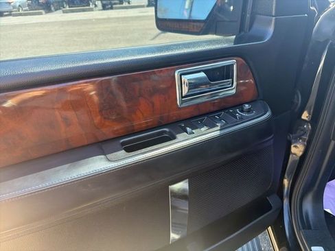 Used 2016 Lincoln Navigator Select AWD/4WD image 10