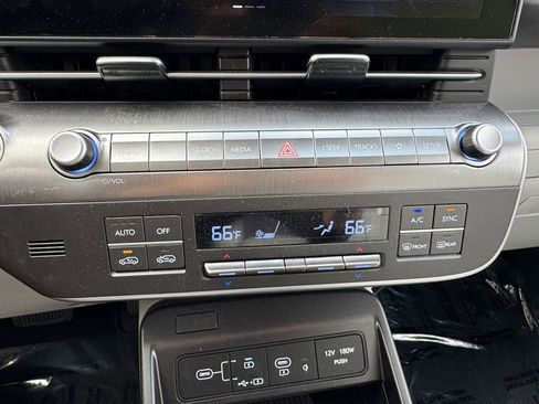 Certified 2025 Hyundai Kona Limited FWD image 17
