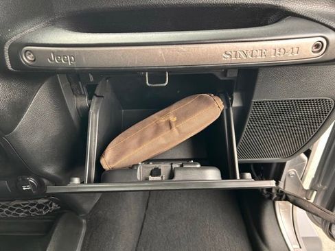Used 2018 Jeep Wrangler Unlimited Sport S AWD/4WD image 27