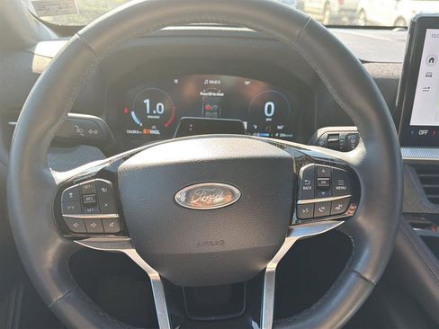 Used 2025 Ford Explorer Platinum w/ Ultimate Package image 10