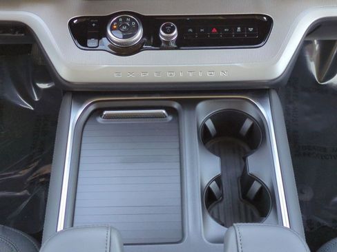 New 2026 Ford Expedition Active image 19