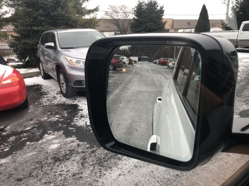 Used 2023 Land Rover Defender 110 S image 31