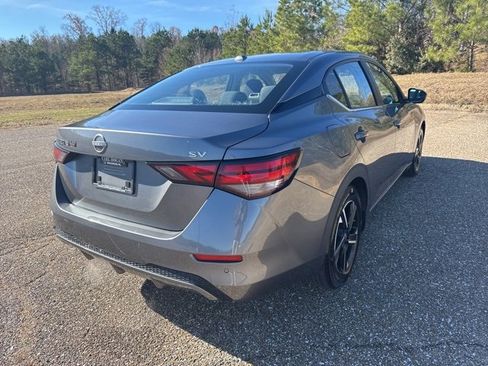 Used 2024 Nissan Sentra SV image 3