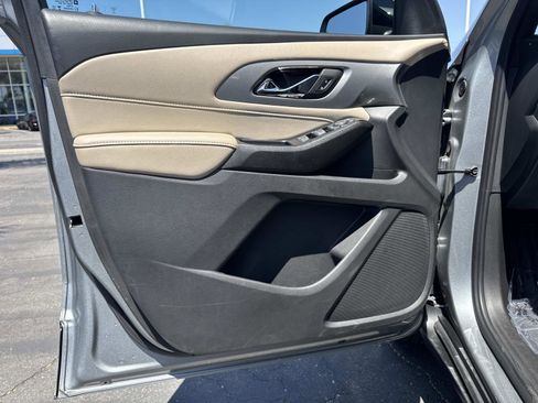 Used 2023 Chevrolet Traverse LS FWD image 19