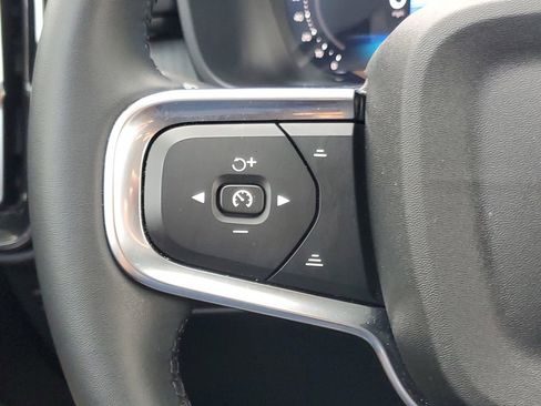 Certified 2025 Volvo XC40 B5 Plus AWD/4WD image 21
