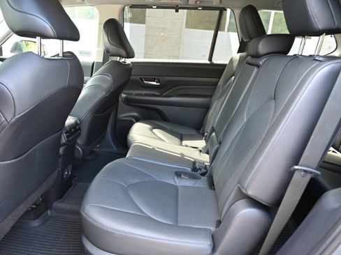 Used 2025 Toyota Grand Highlander AWD Hybrid image 21