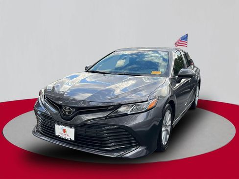 Used 2020 Toyota Camry LE image 3