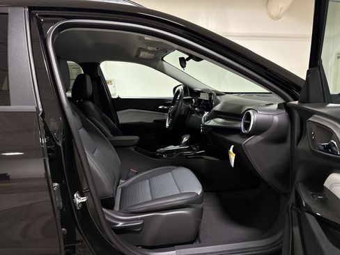 New 2026 Chevrolet Trax LT w/ LT Convenience Package FWD image 21