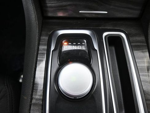 Used 2022 Chrysler 300 Touring w/ Sport Appearance Package image 31