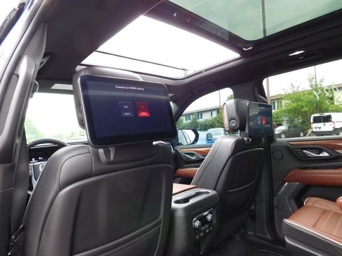 Used 2023 GMC Yukon XL Denali Ultimate AWD/4WD image 16