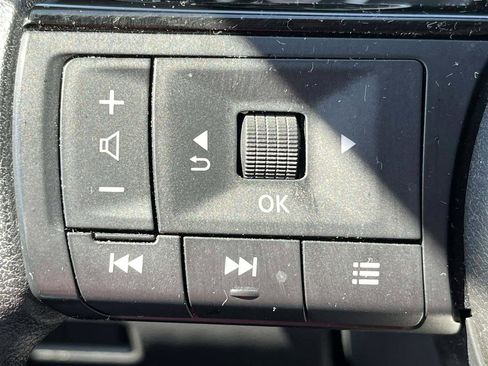 Used 2023 Nissan Rogue SV FWD image 22