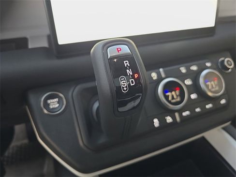 Used 2025 Land Rover Defender 110 S image 24