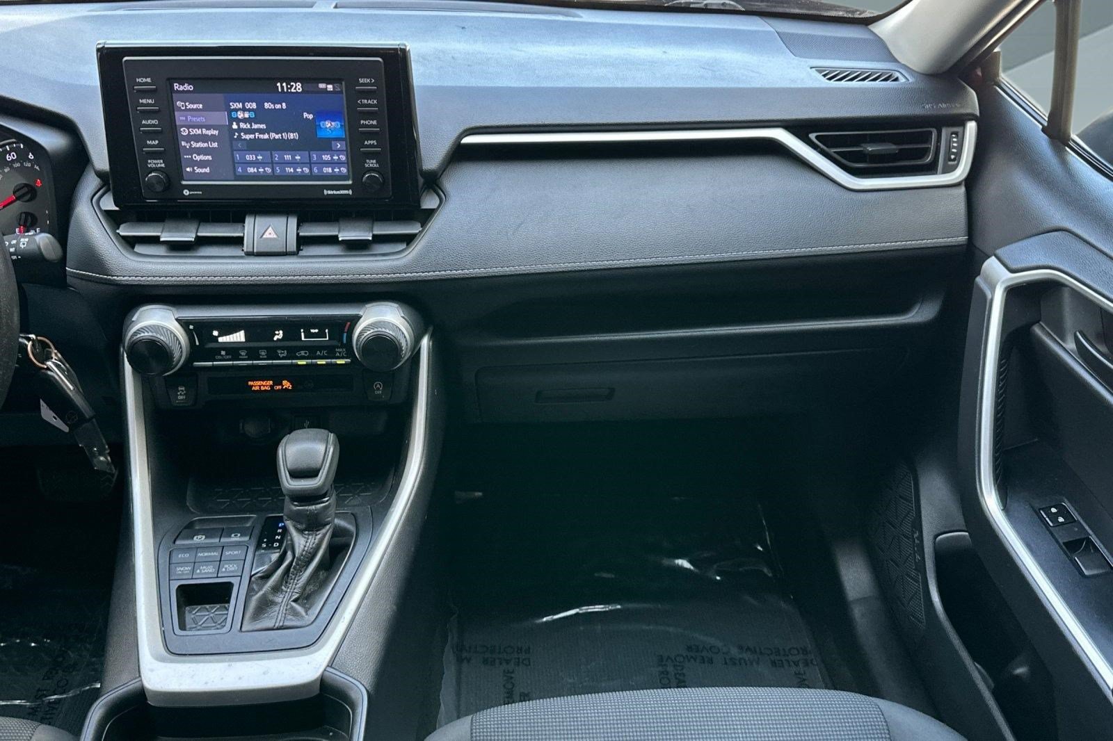 Used 2020 Toyota RAV4 LE AWD/4WD image 30