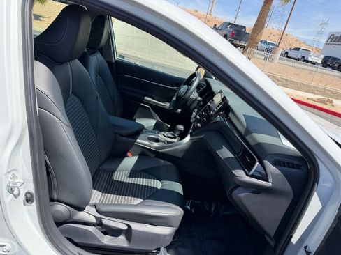 Used 2024 Toyota Camry SE image 14