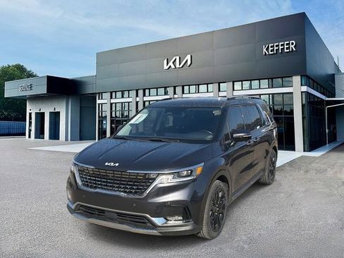 Used 2022 Kia Carnival SX image 1