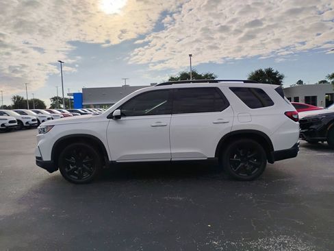 Used 2025 Honda Pilot Touring image 5