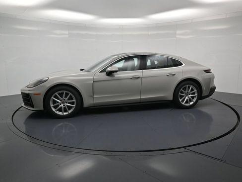 Used 2026 Porsche Panamera image 2