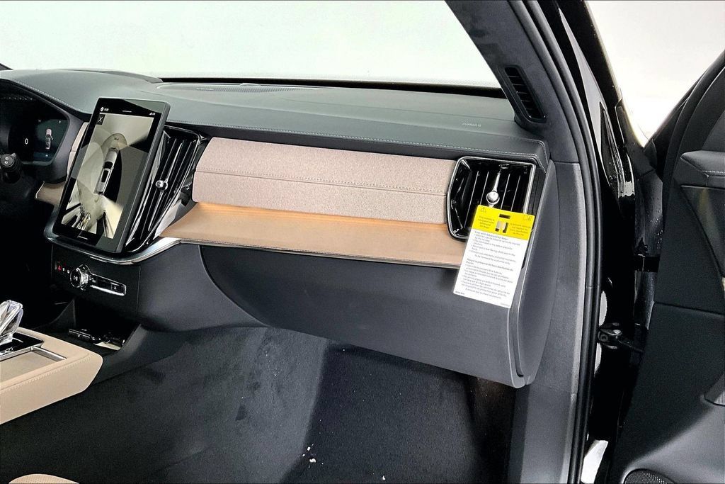 New 2026 Volvo XC90 T8 Plus w/ Protection Package Premier AWD/4WD image 7