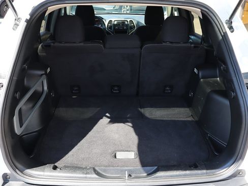 Used 2018 Jeep Cherokee Latitude FWD image 23