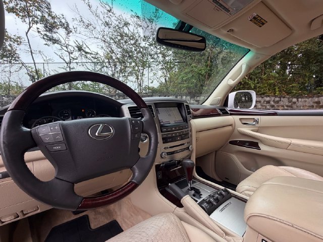 Used 2015 Lexus LX 570 4WD w/ Luxury Package image 30