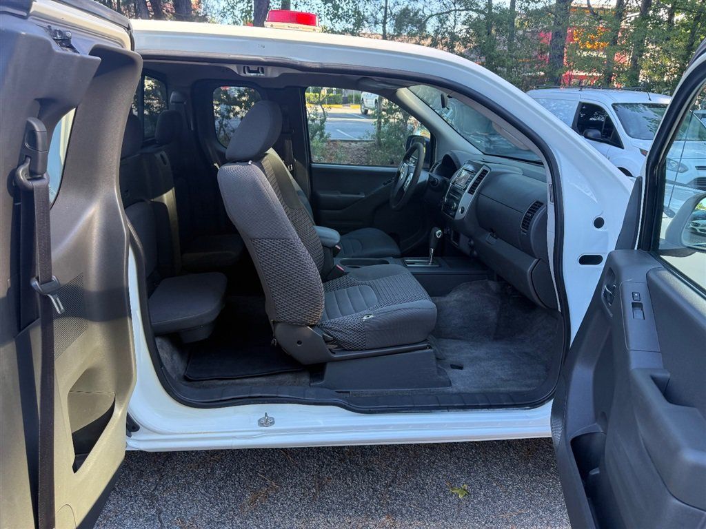 Used 2018 Nissan Frontier SV AWD/4WD image 16