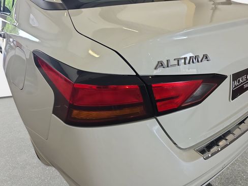 Used 2023 Nissan Altima 2.5 SV FWD image 31