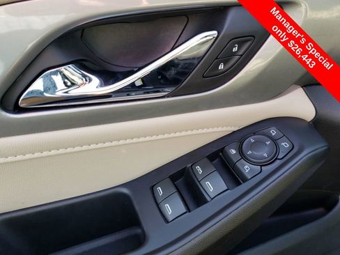 Used 2022 Chevrolet Traverse LT w/ LT Premium Package image 12