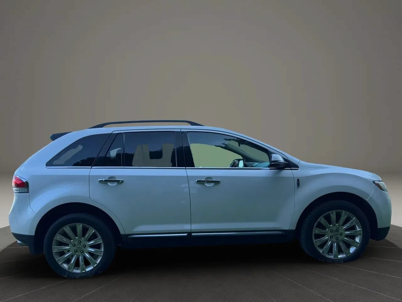 Used 2014 Lincoln MKX AWD w/ Equipment Group 101A image 6