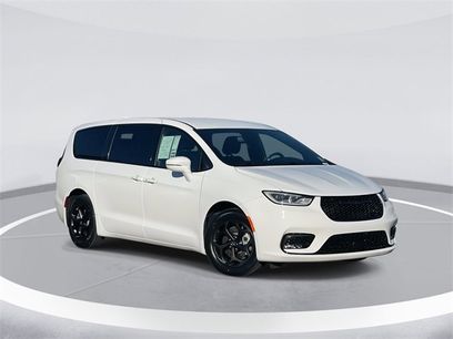 Used 2022 Chrysler Pacifica Touring-L w/ S Appearance Package