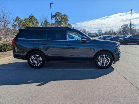 Certified 2025 Ford Expedition Active image 3