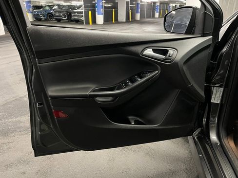 Used 2015 Ford Focus SE w/ SE Ecoboost Package image 14