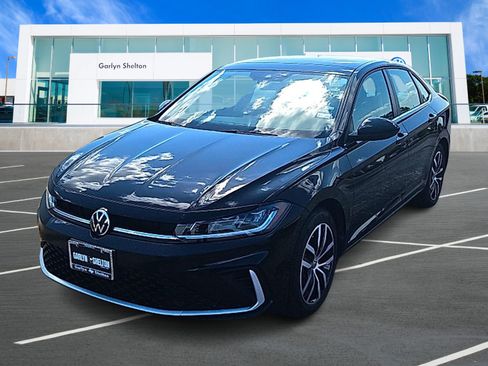 Used 2025 Volkswagen Jetta SE FWD image 1
