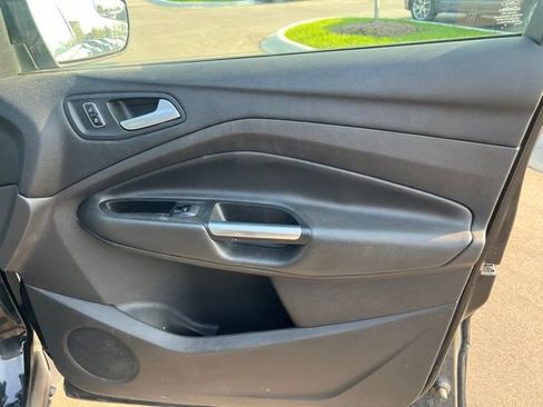 Used 2015 Ford Escape SE FWD image 10
