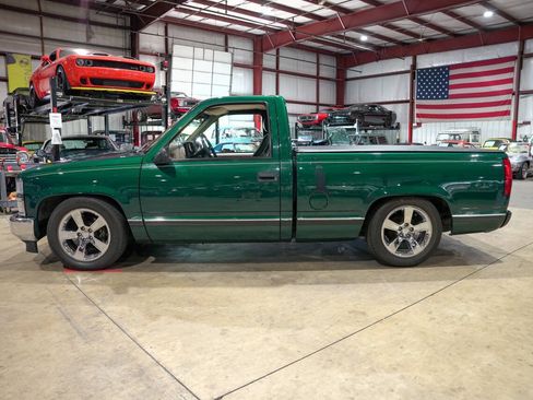 Used 1997 Chevrolet Silverado 1500 2WD Regular Cab w/ Convenience Group image 4