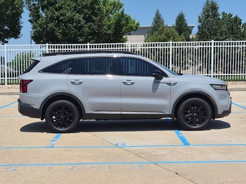 Used 2022 Kia Sorento S w/ Panoramic Sunroof Package AWD/4WD image 5