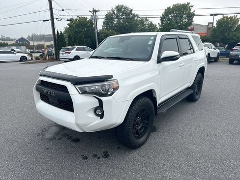 Used 2023 Toyota 4Runner SR5 Premium w/ Moonroof Package AWD/4WD image 3