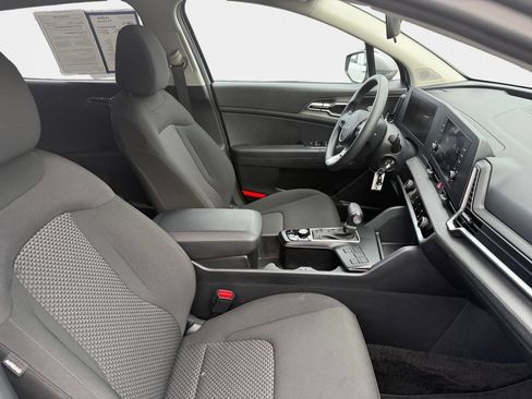 Used 2025 Kia Sportage LX FWD image 18
