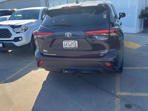 Used 2021 Toyota Highlander LE image 9