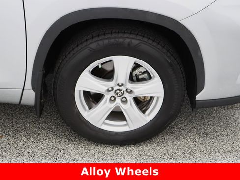 Certified 2023 Toyota Highlander LE image 5