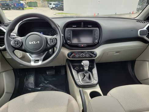 Used 2022 Kia Soul LX w/ Technology Package FWD image 15