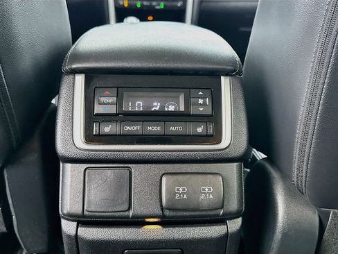 Used 2022 Subaru Ascent Limited AWD/4WD image 16