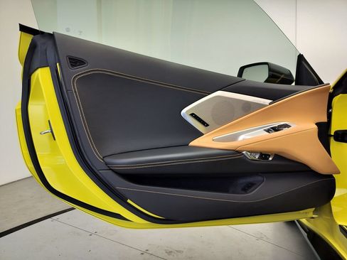 Used 2021 Chevrolet Corvette Stingray Preferred Cpe w/ Battery Protection Package RWD image 16