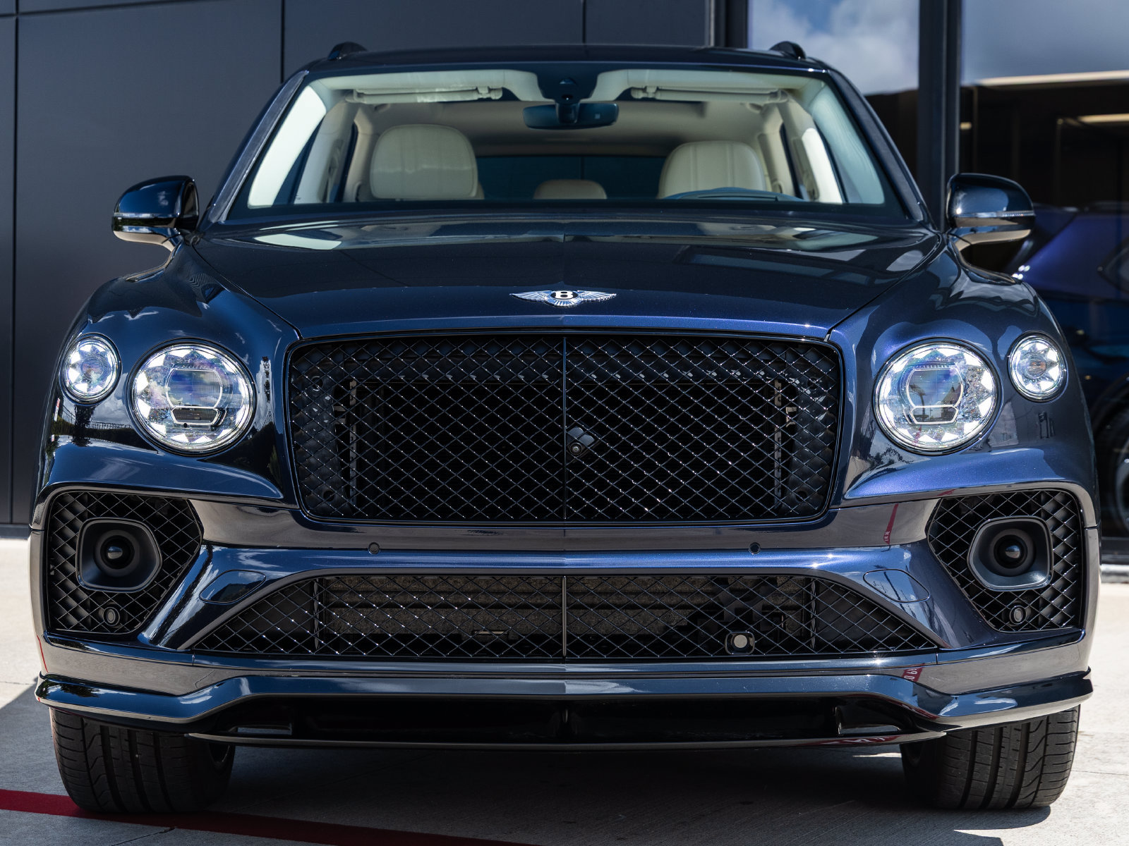 Used 2023 Bentley Bentayga AWD/4WD image 4