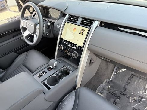 Used 2025 Land Rover Discovery S AWD/4WD image 21