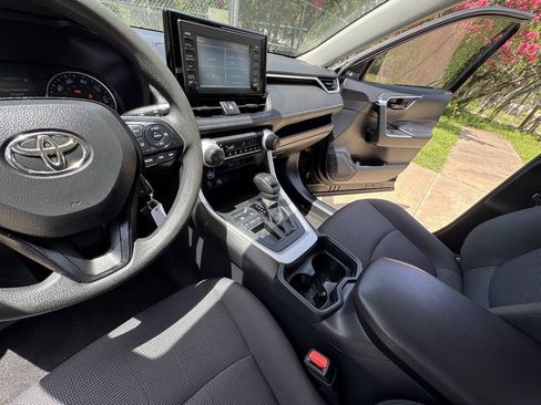 Used 2019 Toyota RAV4 LE FWD image 30