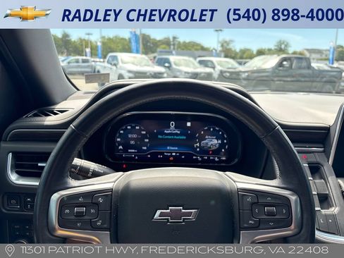 Used 2022 Chevrolet Suburban Z71 w/ Luxury Package AWD/4WD image 6