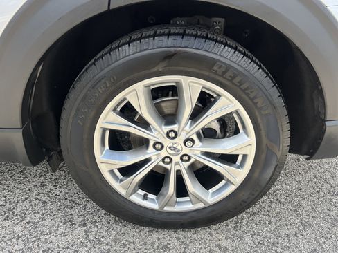 Used 2020 Ford Explorer XLT w/ Equipment Group 202A RWD image 9