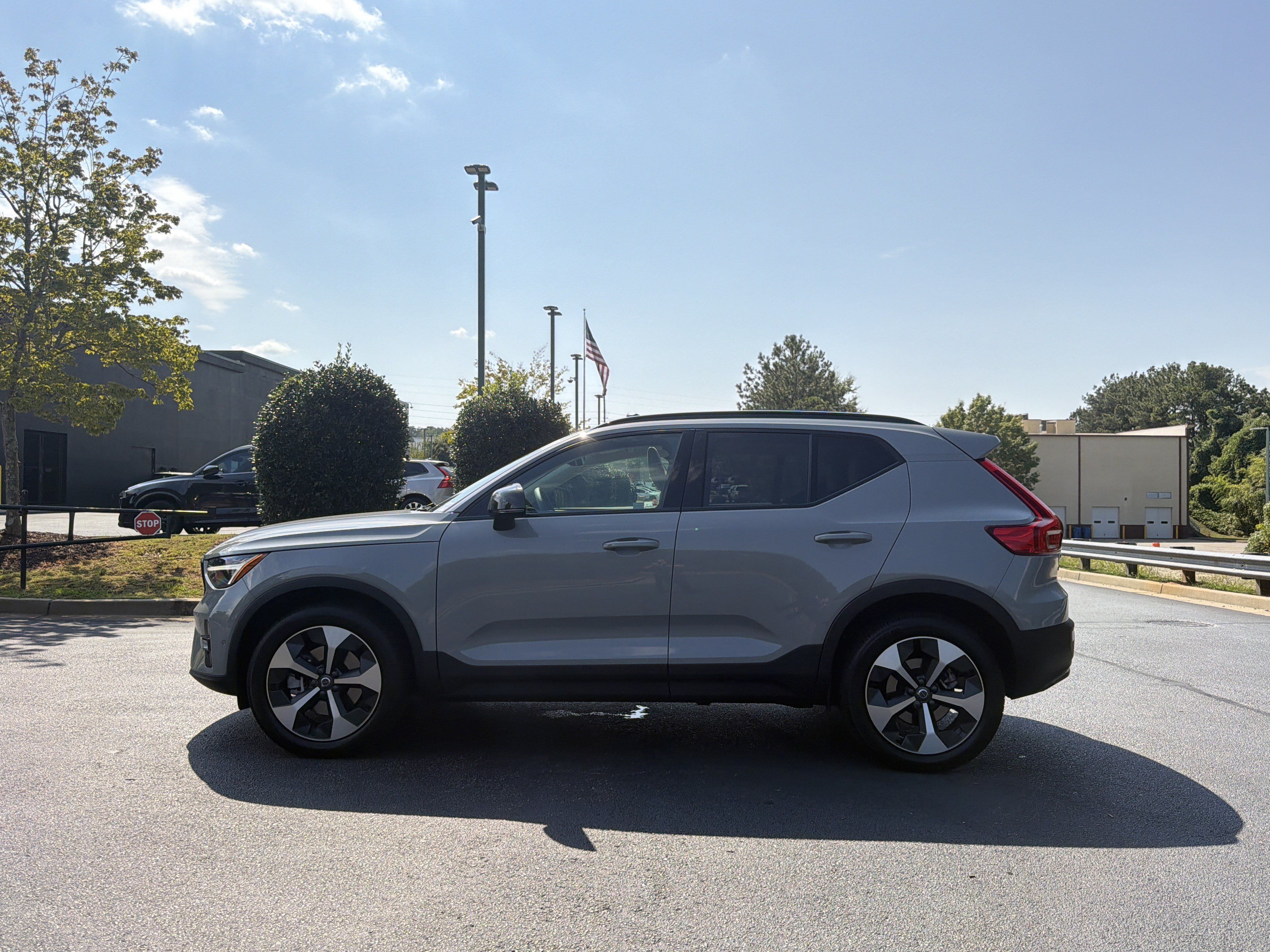 Used 2025 Volvo XC40 B5 Plus w/ Protection Package Premier AWD/4WD image 14