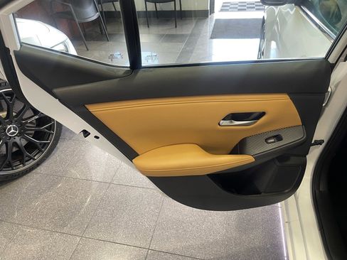 Used 2022 Nissan Sentra SV w/ SV Premium Package image 26