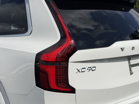 New 2026 Volvo XC90 T8 Plus w/ Protection Package AWD/4WD image 9